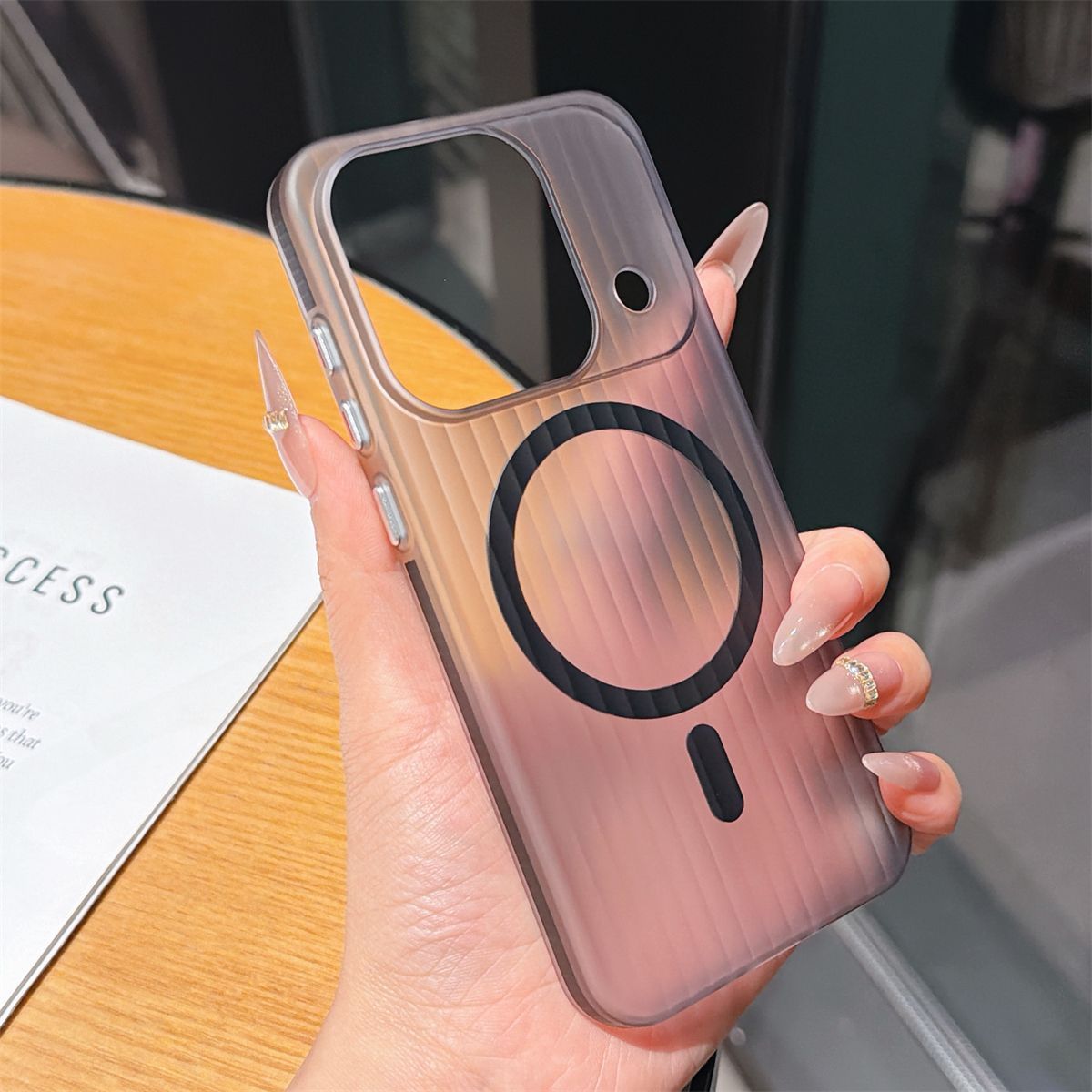 高級アイスフォグ波形ストリップ磁気ケース OPPO Find - Oppo Find X8 のレビューと価格